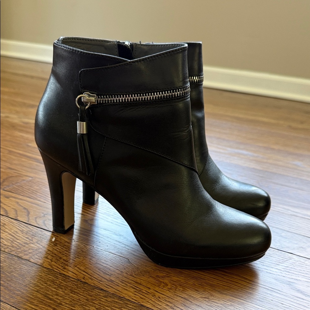 Adrienne Vittadini Black Leather High-Heel Ankle Booties with Tassel Zip